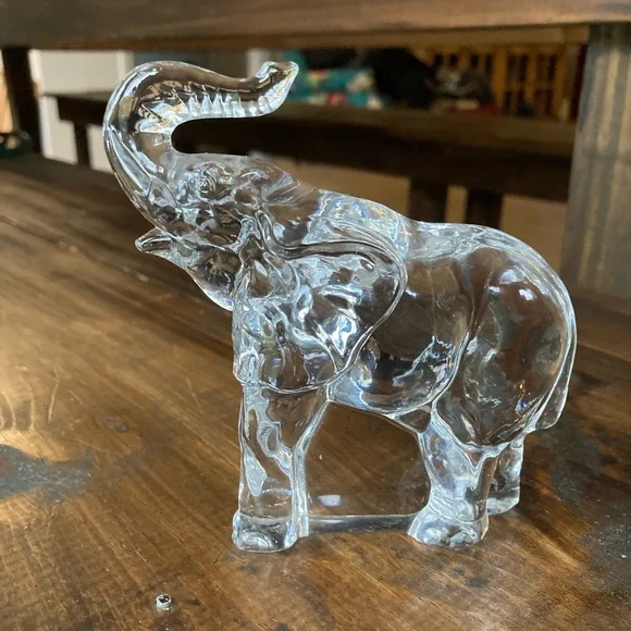 SOLD Glass Elephant Statue - Good Luck Elephant - Glass Elephant Figurine - Picture 11 of 12